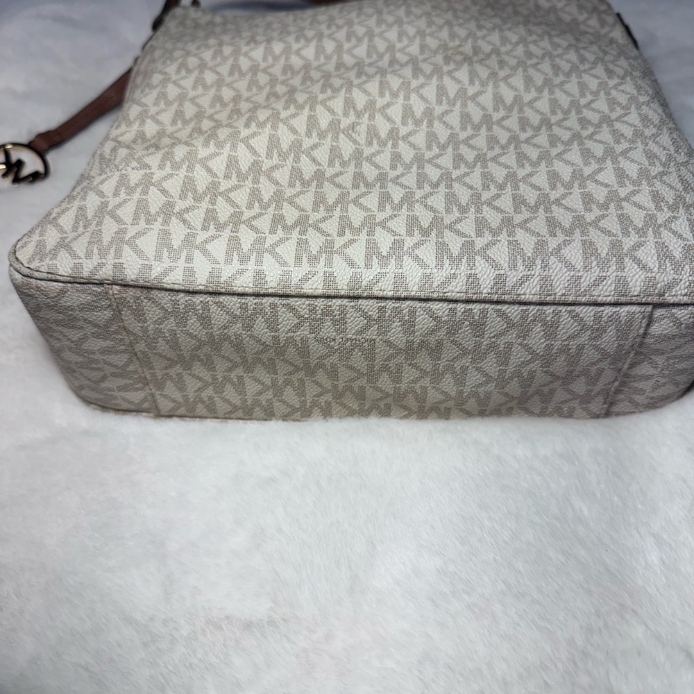 Michael Kors Cream and Beige Messenger Crossbody Bag - Picture 2 of 7